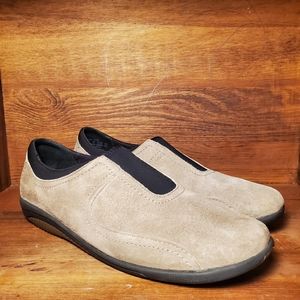 Hushpuppies Brown Suede Slip-on.  Sz 8.5